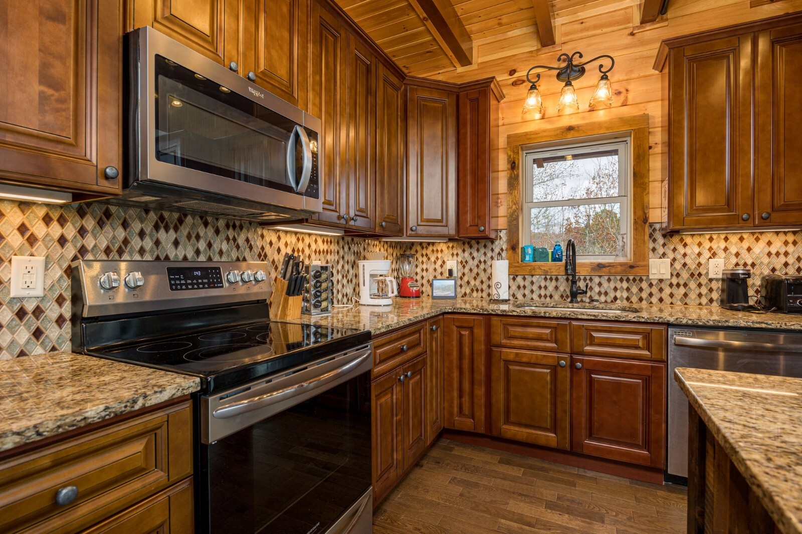7 Nts Aug Smoky Mountains Gatlinburg & Pigeon Forge Vacation Rental 5 bd/3.5 ba