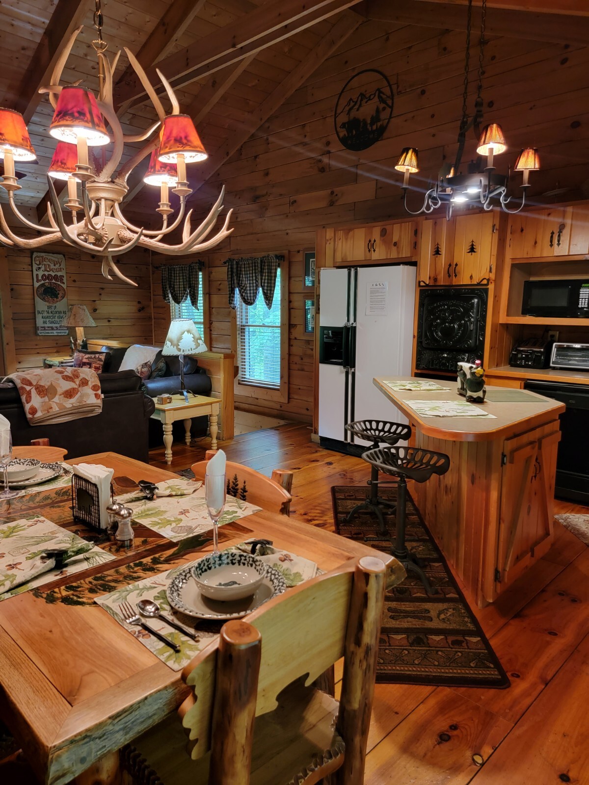 Vacation Log Cabin Rentals Pigeon Forge, Smokey Mountains of East Tennessee