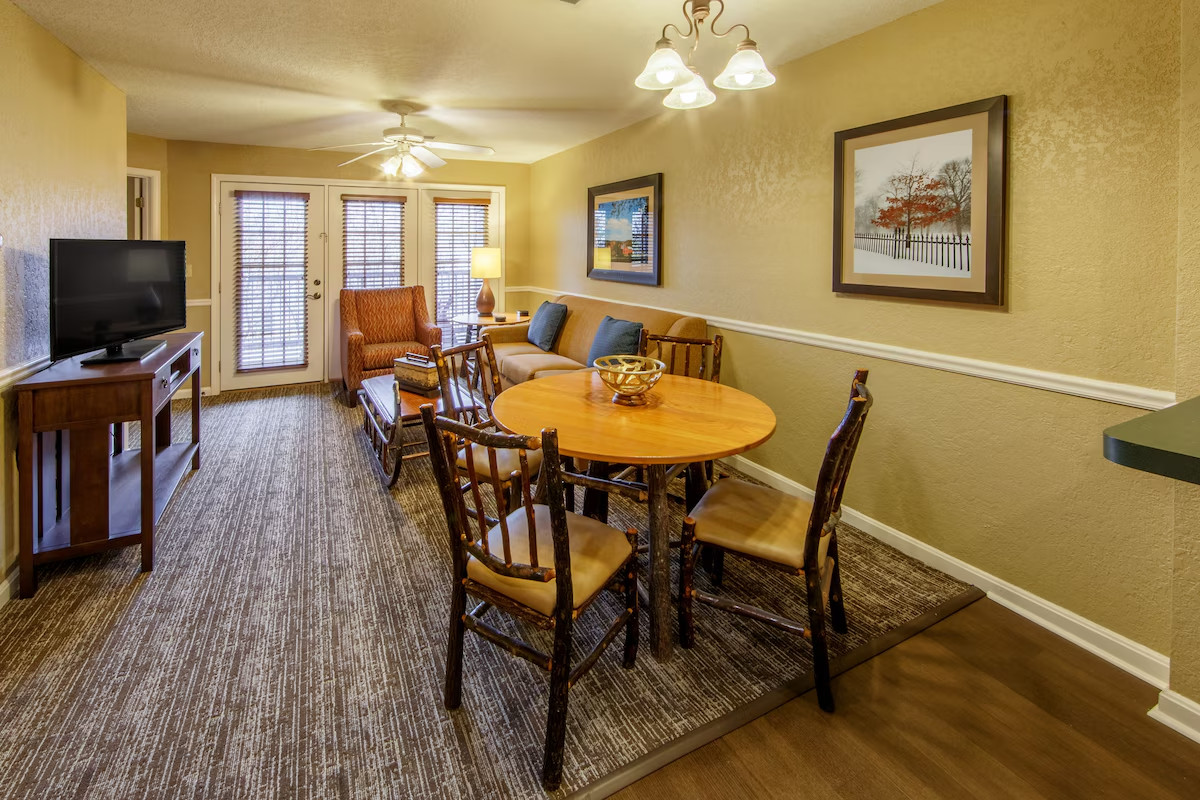 Welcome to Holiday Inn Club Vacations Oak ‘n Spruce Resort, South Lee, MA