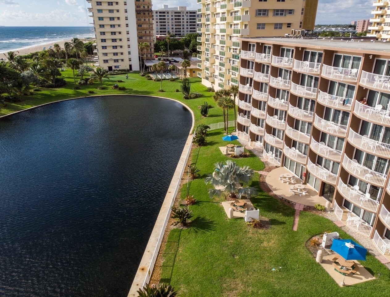 Studio or 1 BR, 7 night stay At Pompano Beach Canada House Beach Club