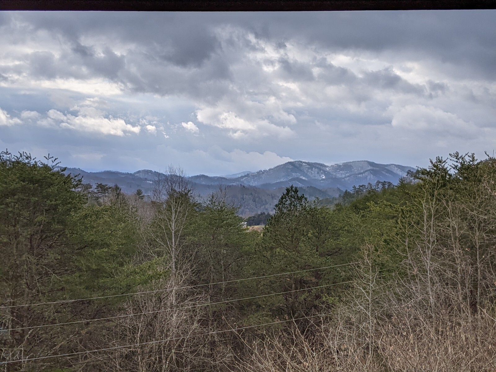 Smoky Mountain Splendor Sevierville TN, 2 BR, 3 bath, wrap around porch 2/3 acre