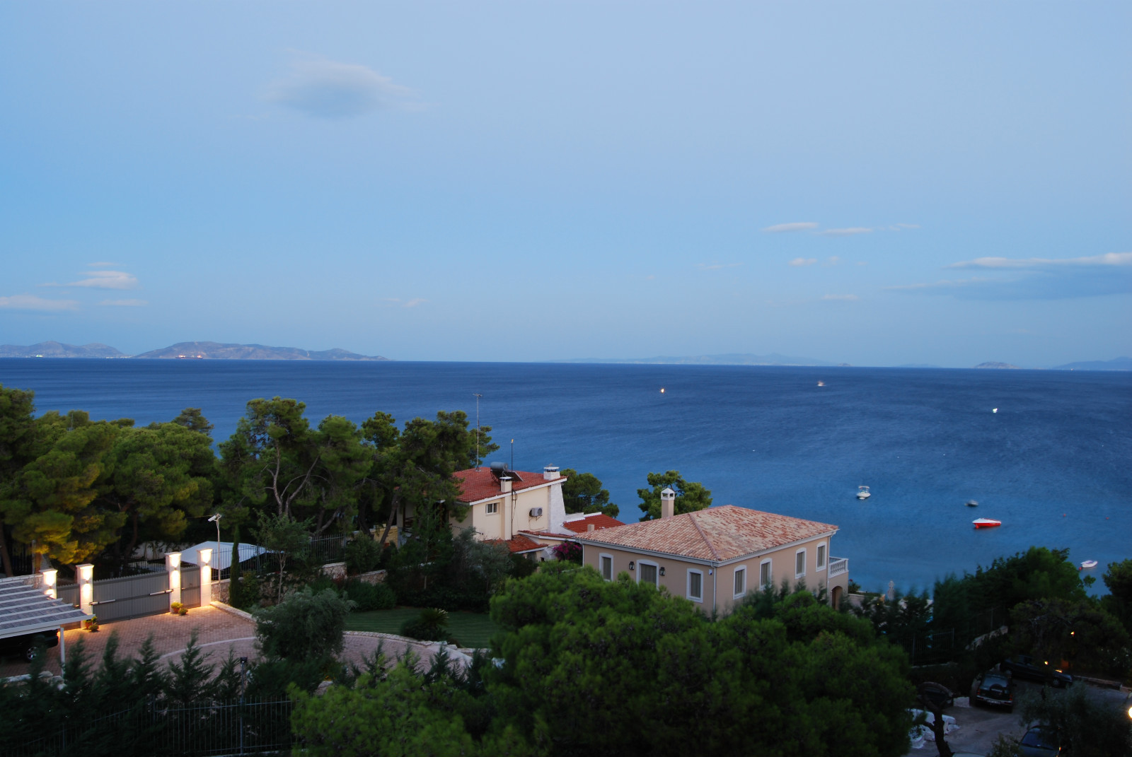 Rent vacation Greek house apartment near Athens Greece , near the sea Kineta