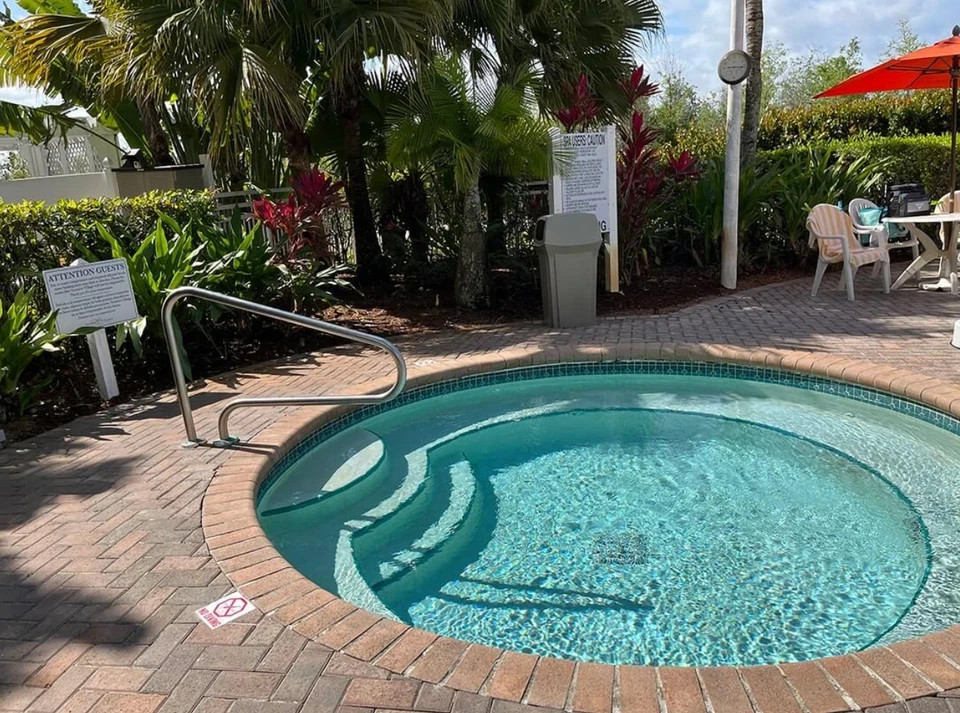 JUNE JULY WEEKS~Vacation Village at Weston ~South FL~A/B 2 BR CONDO SLPS 8