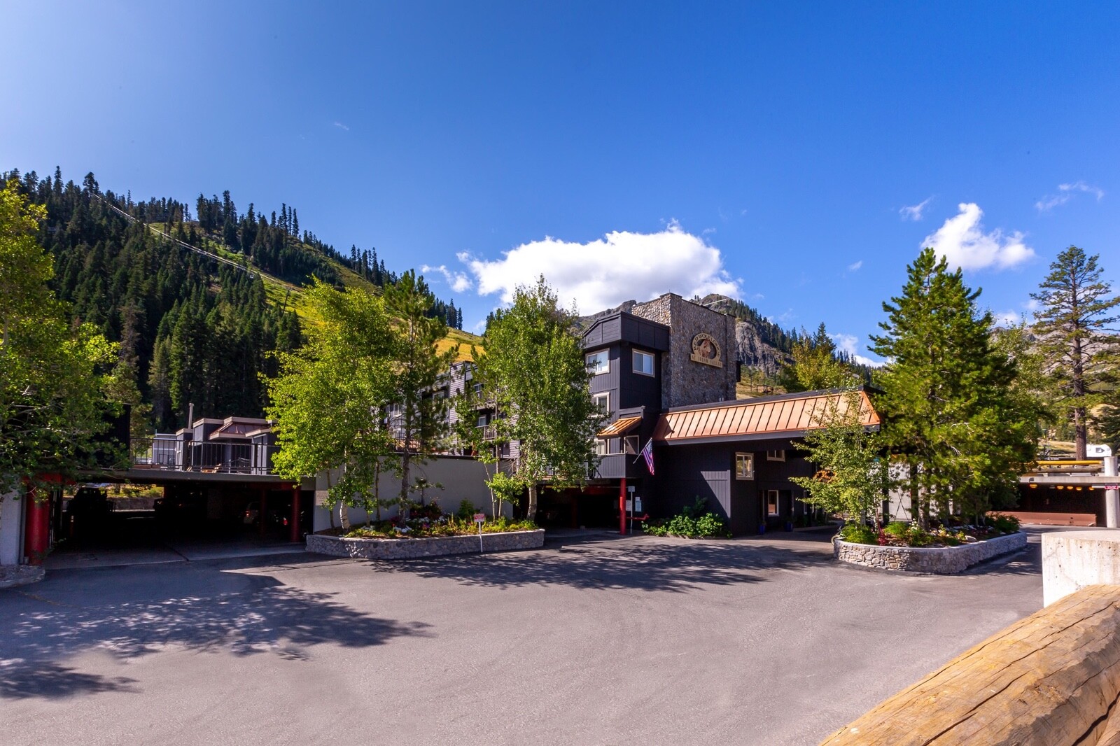 Olympic Valley / Palisades Tahoe, CA Red Wolf Lodge Studio June 14-21