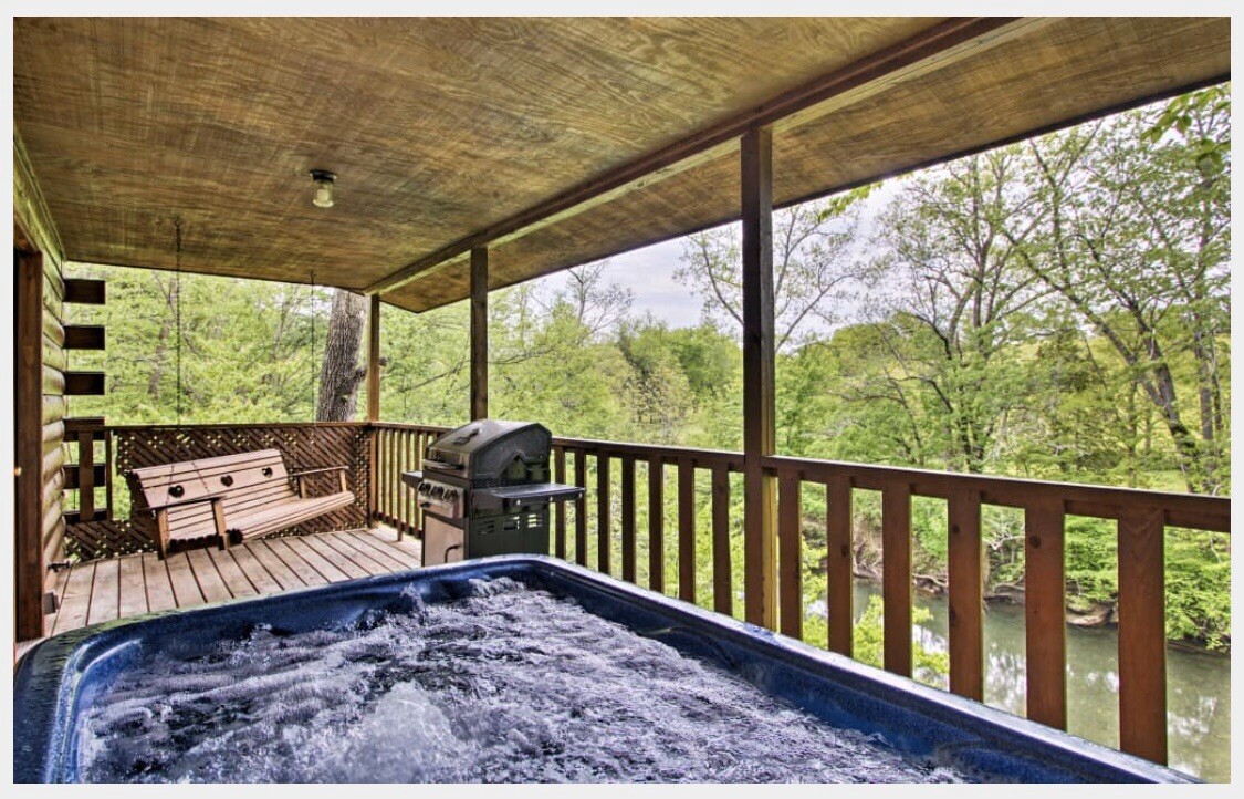 Amazing River View! River Rush- Cozy Riverfront Cabin- 5 Mi to Pigeon Forge