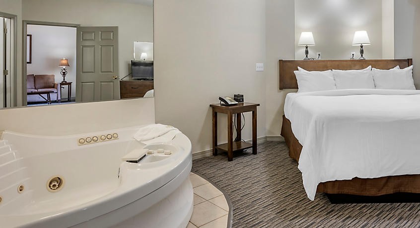 The Falls Village ~ Branson, MO ~ 1 Bedroom/Sleeps 4 ~ 3Nts 12/24/25-12/27/25