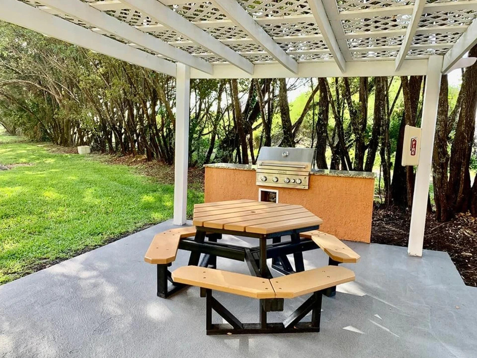 JUNE JULY WEEKS~Vacation Village at Weston ~South FL~A/B 2 BR CONDO SLPS 8