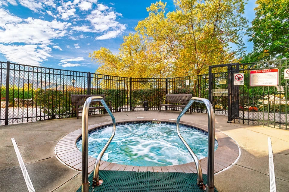 OCTOBER WEEKS~Vacation Village in the Berkshires Resort -1BR CONDO~MA~ SLPS 4