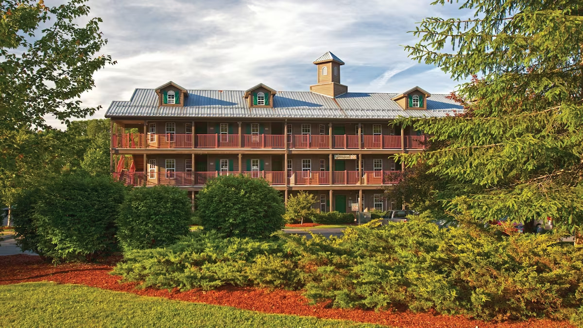 Welcome to Holiday Inn Club Vacations Oak ‘n Spruce Resort, South Lee, MA