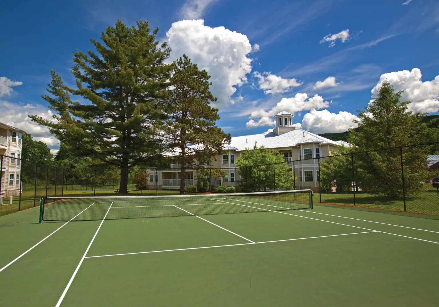 HI Oak n Spruce Resort Berkshires MA Vacation Rental 1/2 BDRM 2026-2027