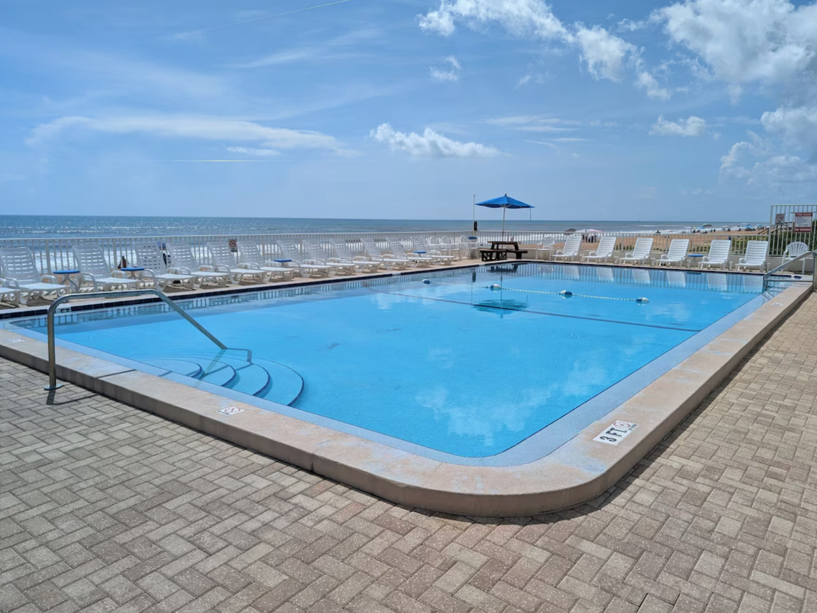 Traders Inn Beach Club ~ Ormond Beach, FL ~ Studio/Sleeps 2 ~ 7Nts AUGUST 2026