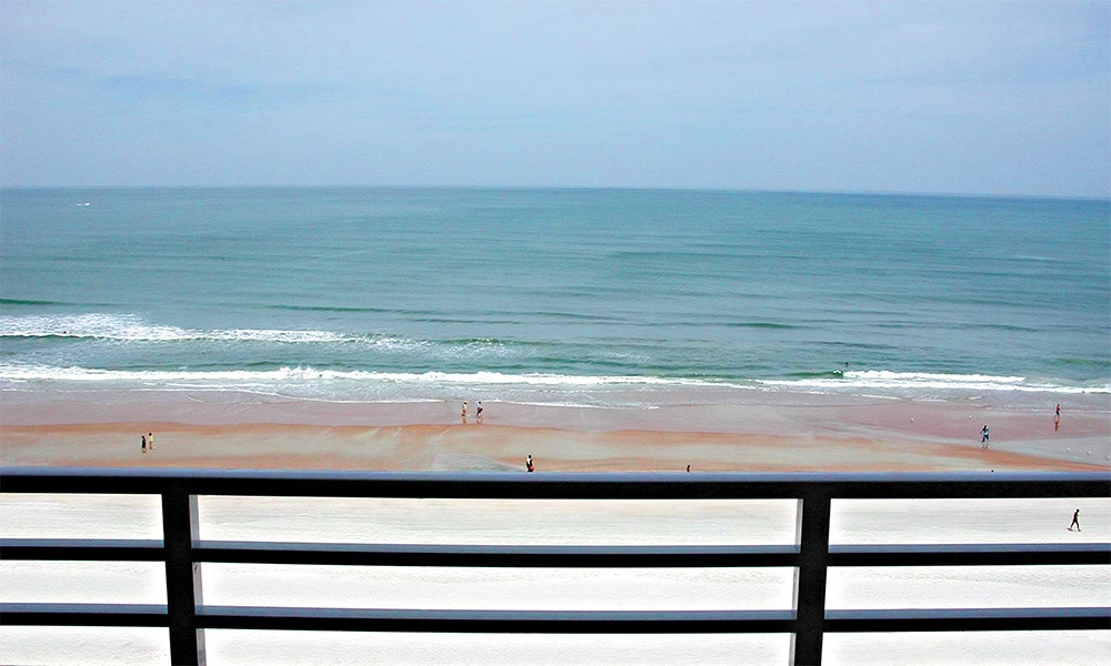 Daytona Beach – Apr -20-25 – HUGE 4 bedroom pres sleeps 12 – Wyndham Ocean Walk