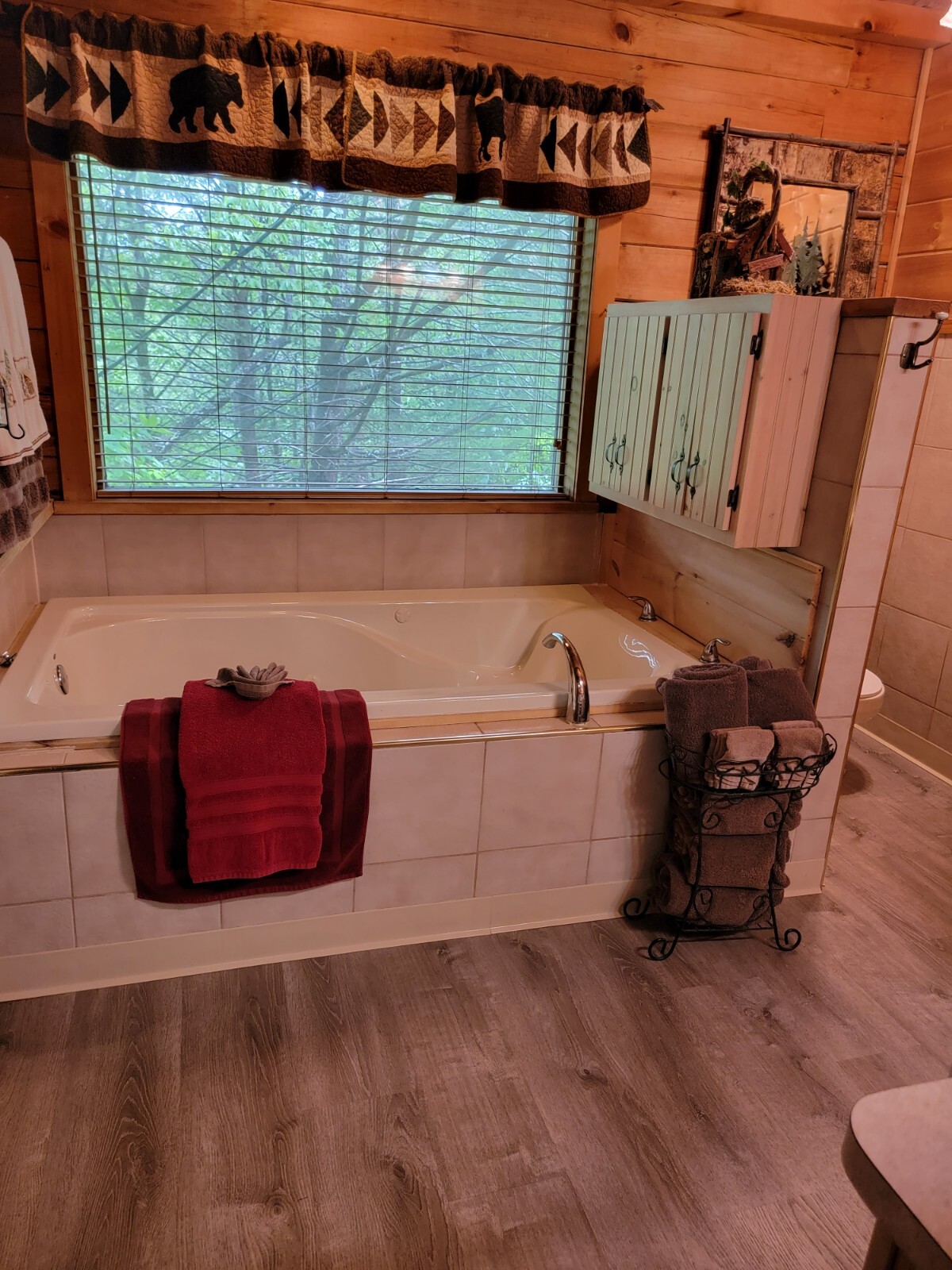 Vacation Log Cabin Rentals Pigeon Forge, Smokey Mountains of East Tennessee
