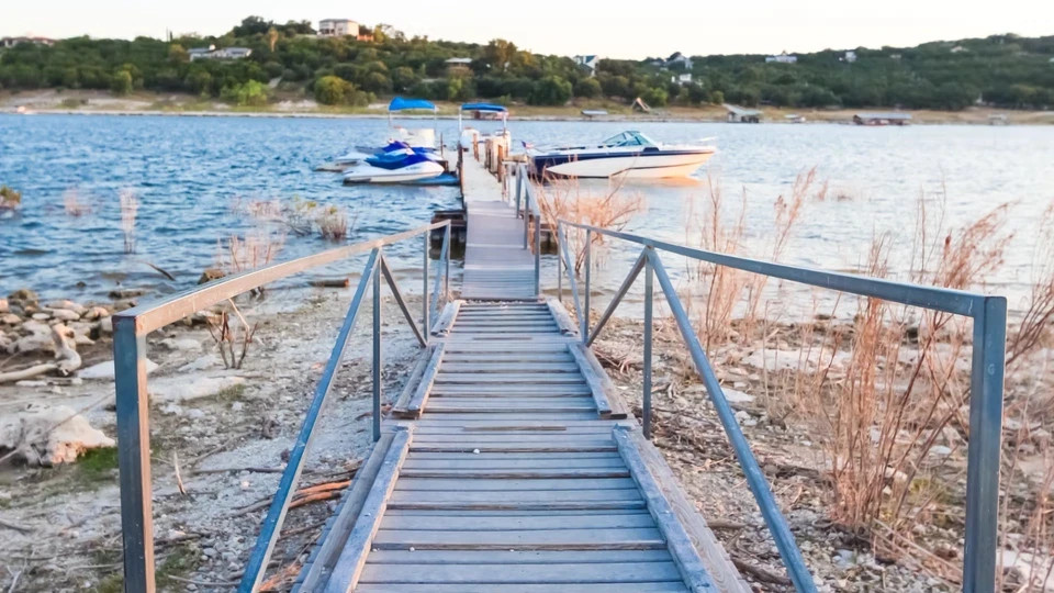 NOV 20-27~The Shores at Lake Travis Resort~2 BR VILLAS, TEXAS