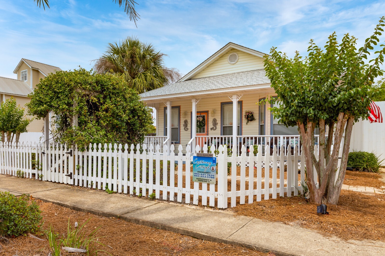 Vacation Rentals Destin FL3 bed, 2 bath private pool golf cart 2 blocks to beach