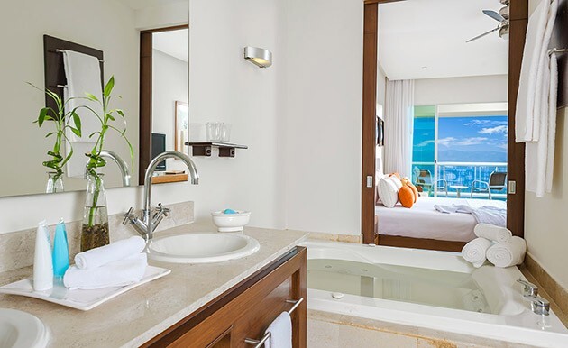 Grand Mayan Nuevo Vallarta 2 BDRM/2BA 8D/7N (No Easter, Christmas or New Years)