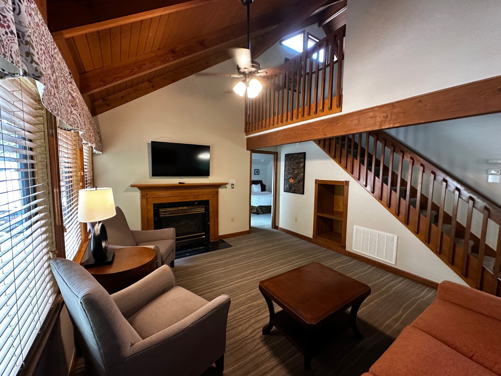 2 bdrm cabin w loft, 4nts, in Gatlinburg, TN at Mountain Loft Resort, JUNE 22-26