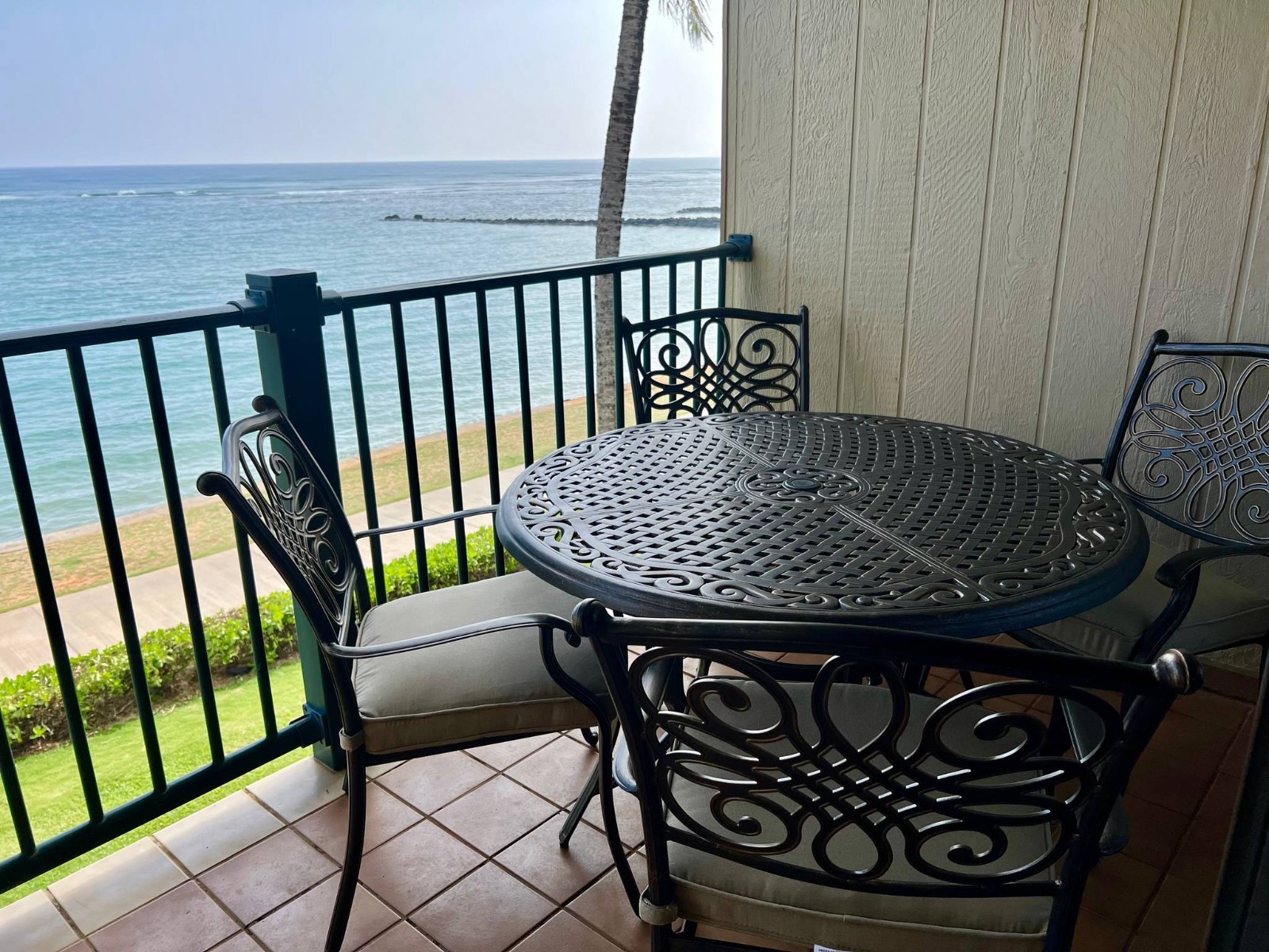 Pono Kai, Kauai, Hawaii 5/27 – 6/3 1 Bedroom Ocean Front. Top Story – End Unit