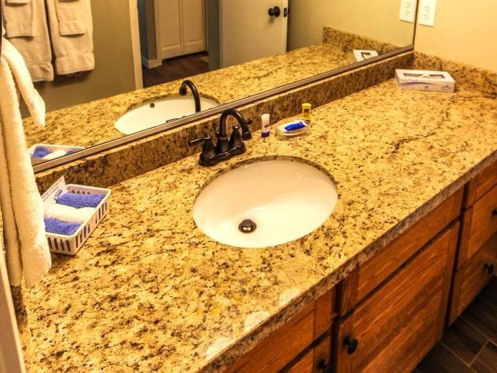 Dec 25 to Jan 1, Skiers Lodge Resort, Park City, Sleeps 4!