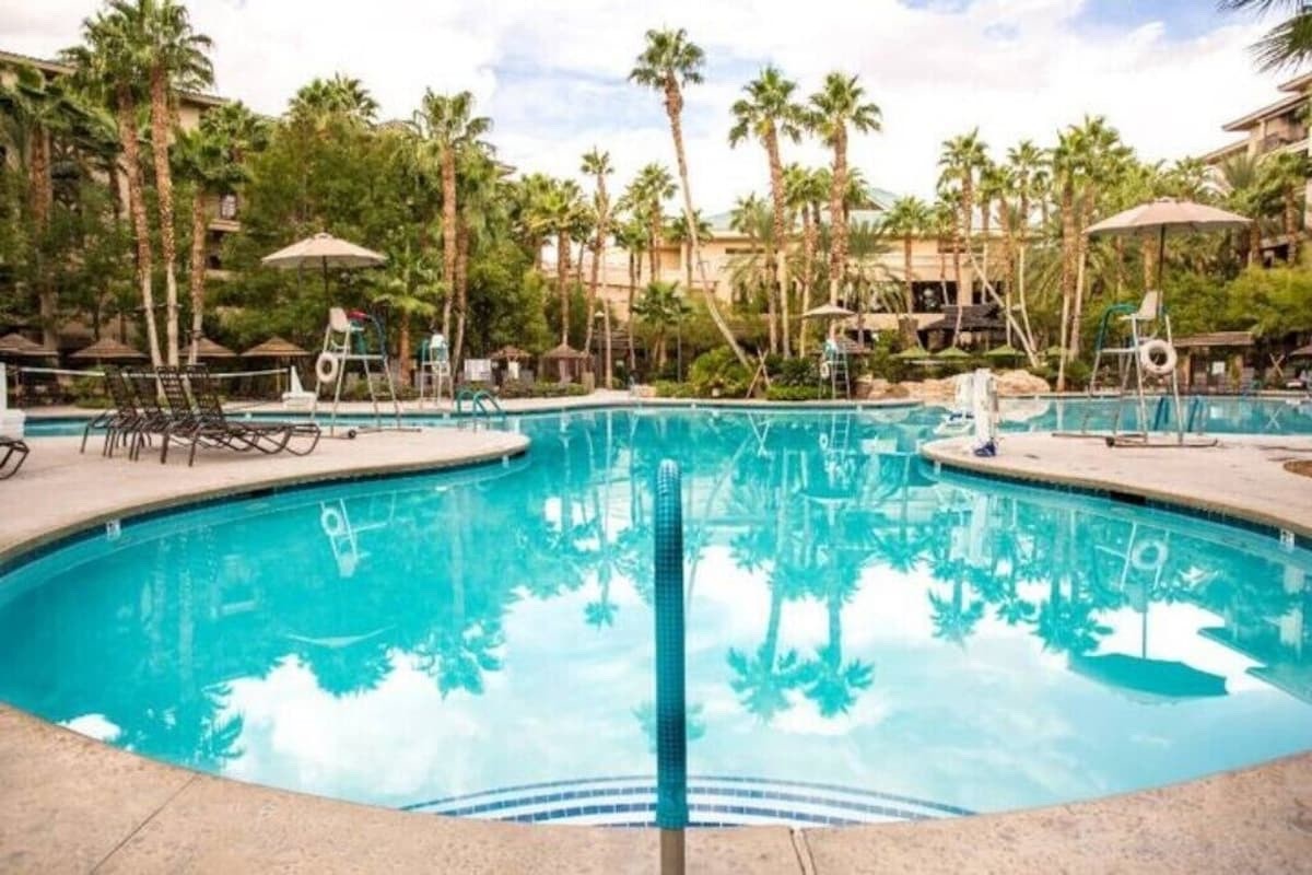 Las Vegas 2 bd 2 bath 1551 sq ft LAZY RIVER!! 5/25-26 1 night MEMORIAL WKND!