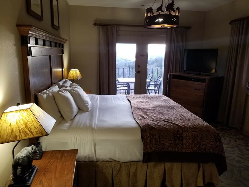 DEC 20-23rd(4Days/3n)Christmas Time Big Cedar Wilderness 1BR Lodge sleeps up 4