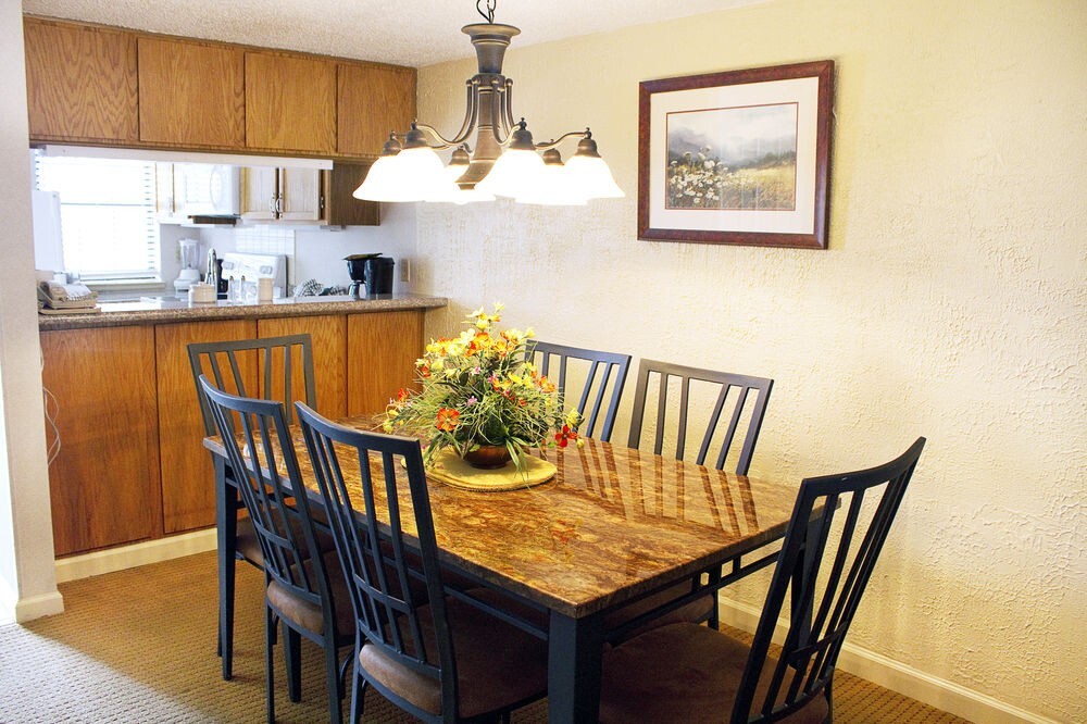 GATLINBURG TOWN SQUARE, JULY 3-10, 3 BEDROOM PENTHOUSE SLEEP 8, 4TH OF JULY