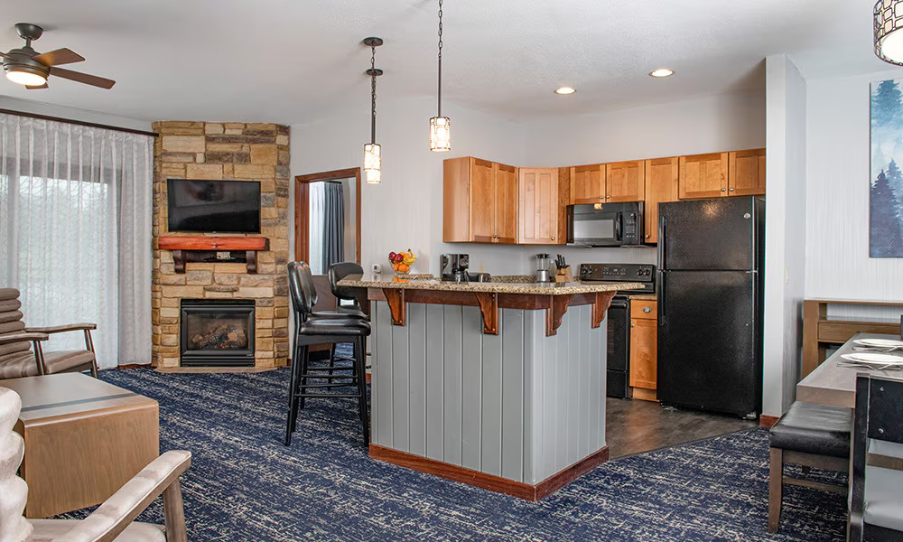 Wyndham Glacier Canyon- Aug 18-21 – 3 bedroom deluxe – Wisvonsin Dells