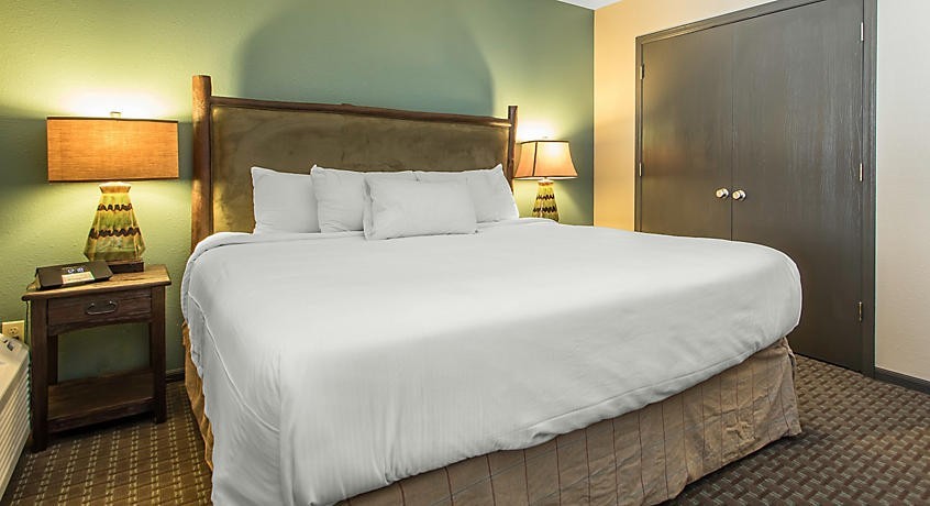 CHRISTMAS MOUNTAIN, WISCONSIN DELLS, 1 BEDROOM Townhouse, SLEEPS 4, JULY 13-16