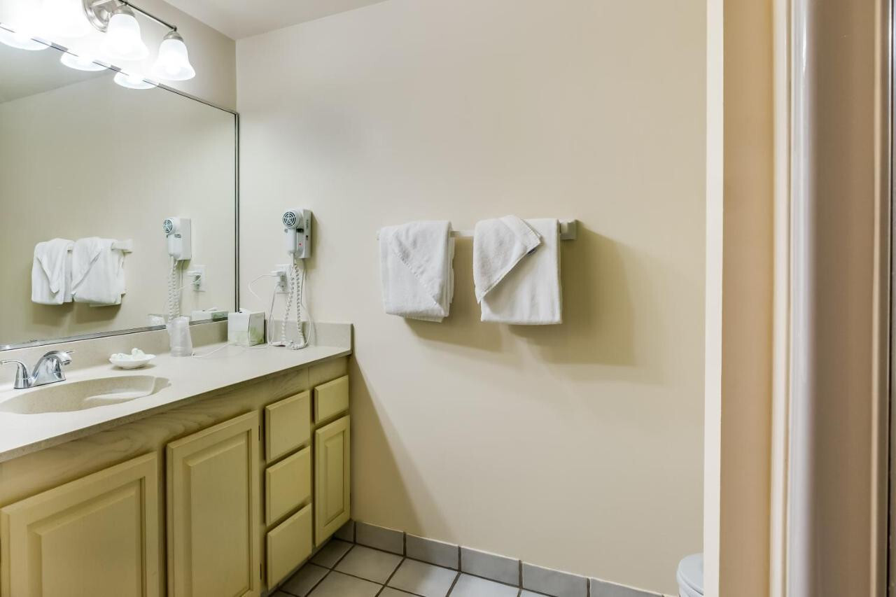 MAUI – KAHANA FALLS RESORT VACATION RENTAL** 1BD/1BA *SPECIAL RATE – $1750.00*