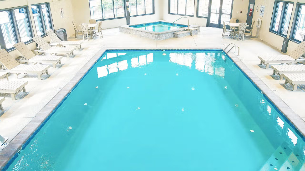 JUNE WEEKS -Laurel Point Resort Smoky Mountains!~ Gatlinburg, TN 2BR/SLPS 6