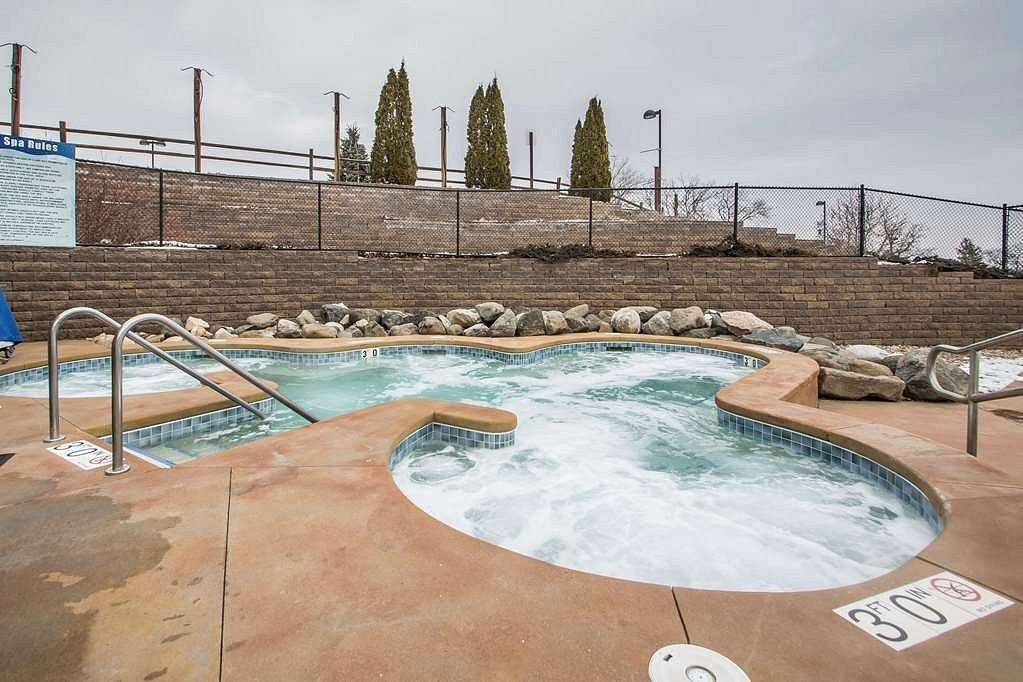 CHRISTMAS MOUNTAIN, WISCONSIN DELLS, 1 BEDROOM Townhouse, SLEEPS 4, JULY 13-16