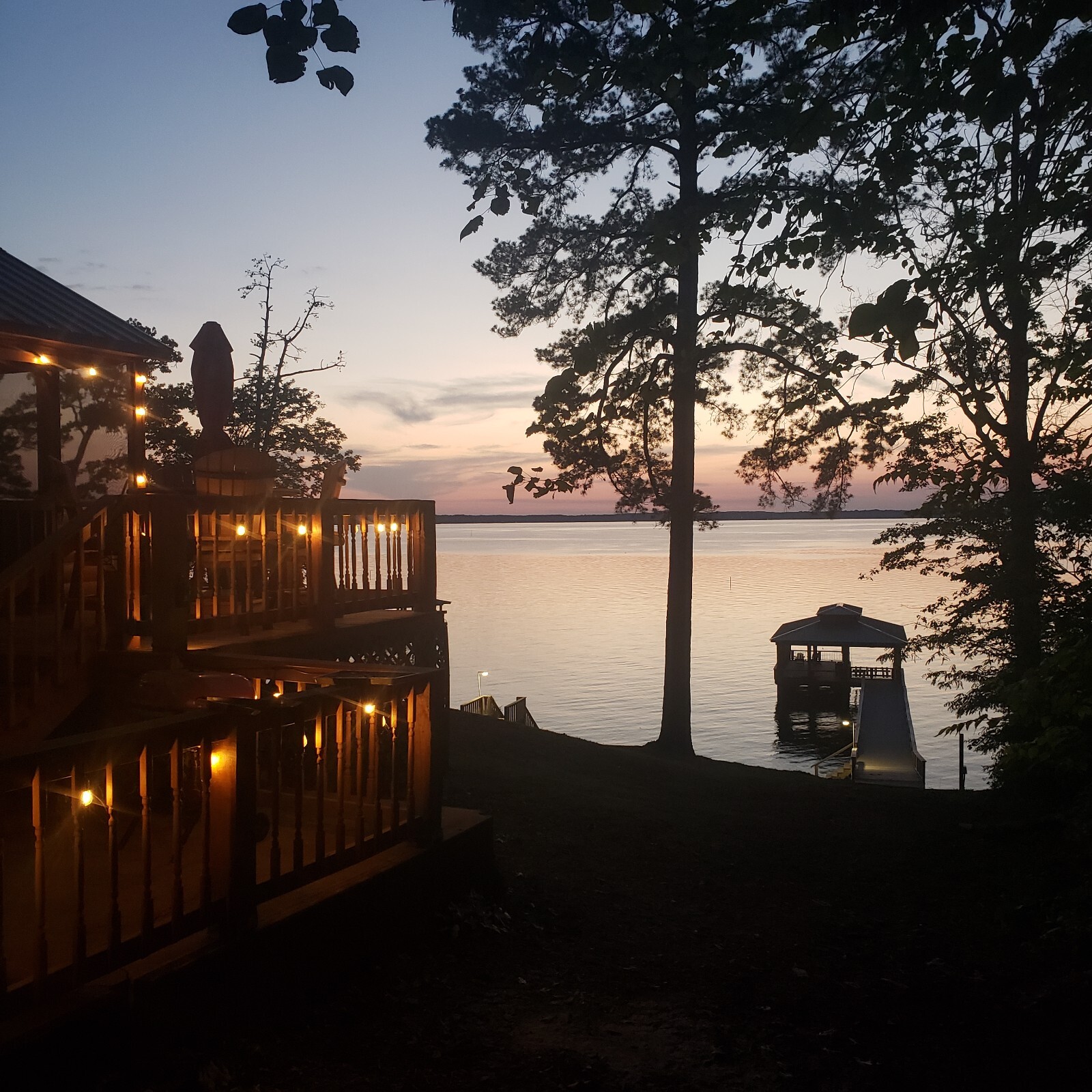 Toledo Bend Lakefront Vacation Rental Cabin – Boathouse, Sunsets, Water Sports