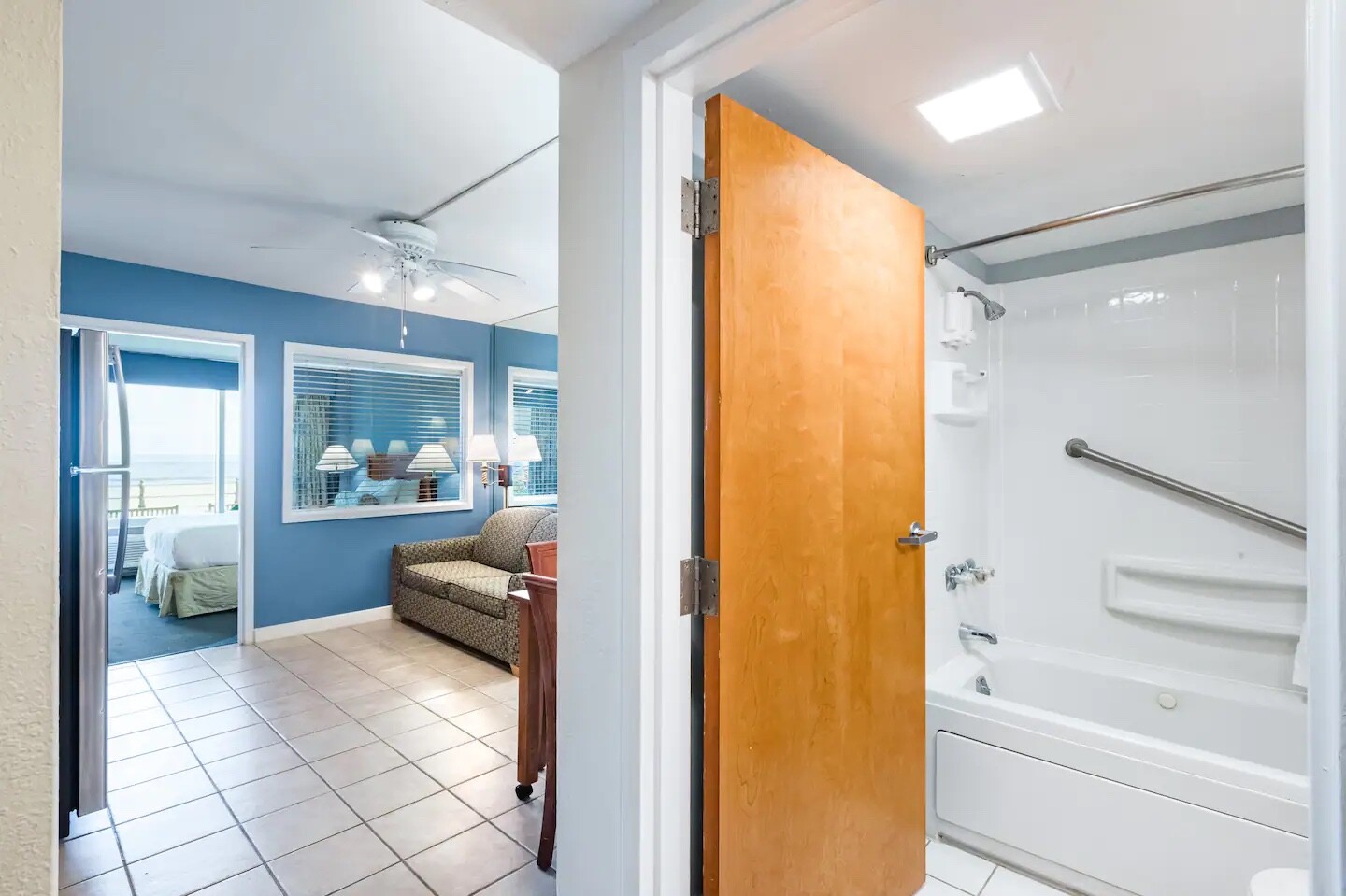 OceanSandsResort Virginia Beach Rental 1BR1BA  w Balcony June 29th-July 6th 2024
