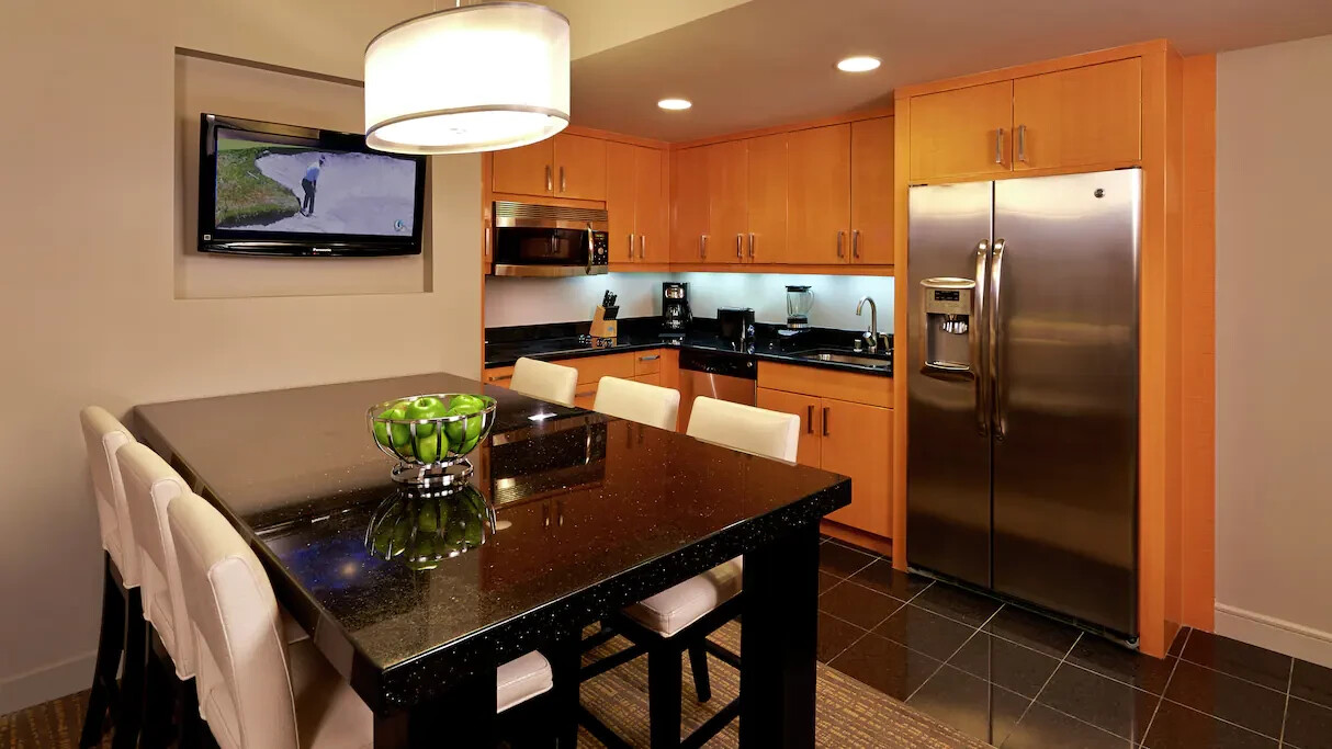 Hilton Elara Las Vegas 4BR PENTHOUSE 3 NIGHTS ANY YEAR EDC CES hotel marriott