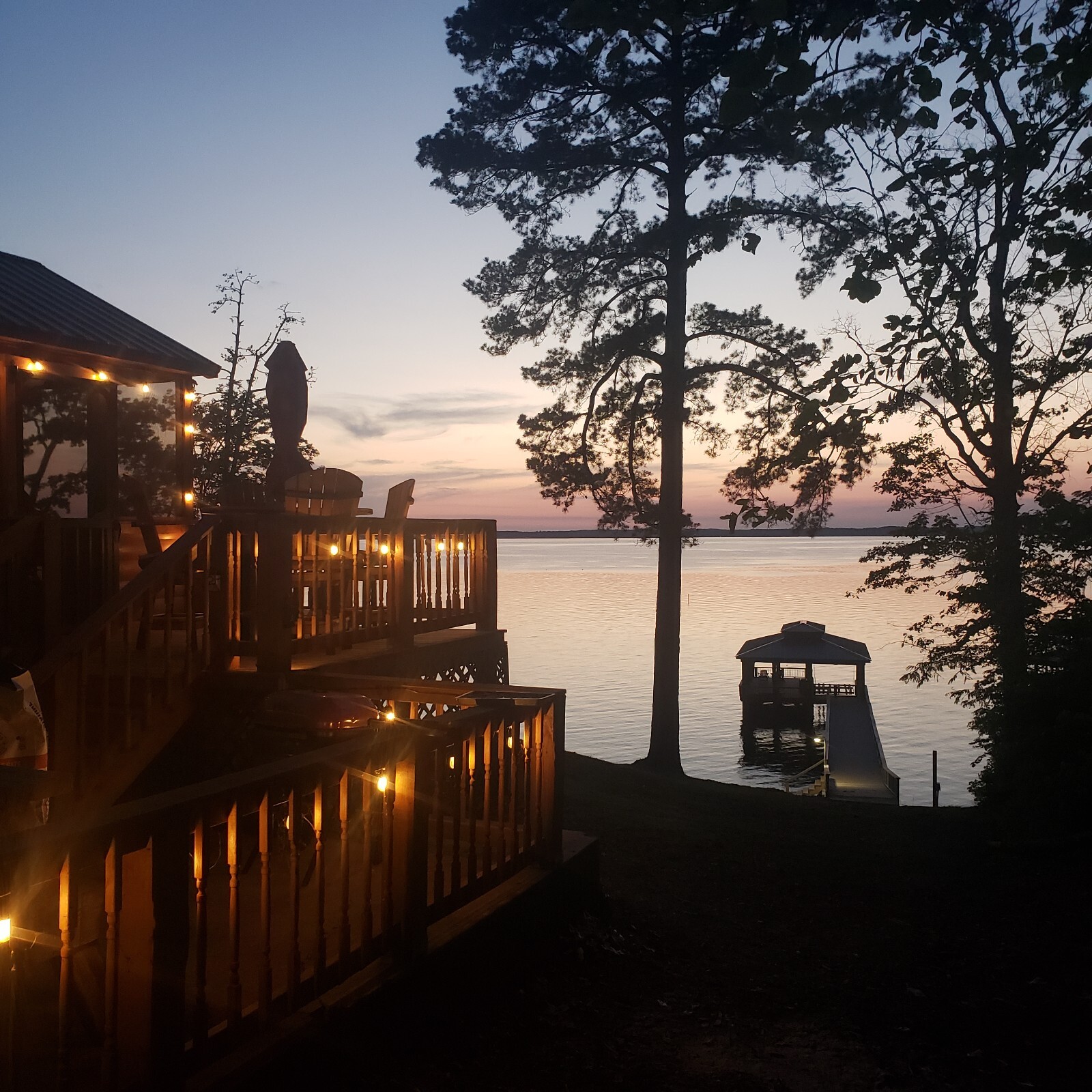 Toledo Bend Lakefront Vacation Rental Cabin – Boathouse, Sunsets, Water Sports