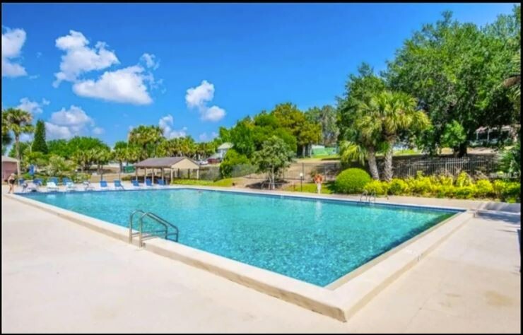 5 Night Stay In Vacation Community on Lake Louisa 25 Mins to Disney!