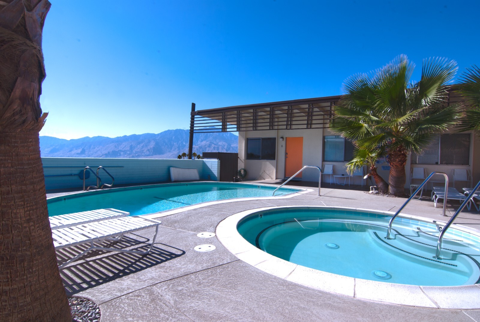 Palm Springs, California Mid-Century Vacation Rentals — Studio, 1BR, 2BR Suites