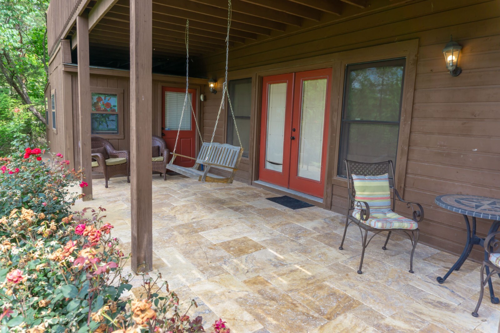 Smoky Mountain Splendor Sevierville TN, 2 BR, 3 bath, wrap around porch 2/3 acre