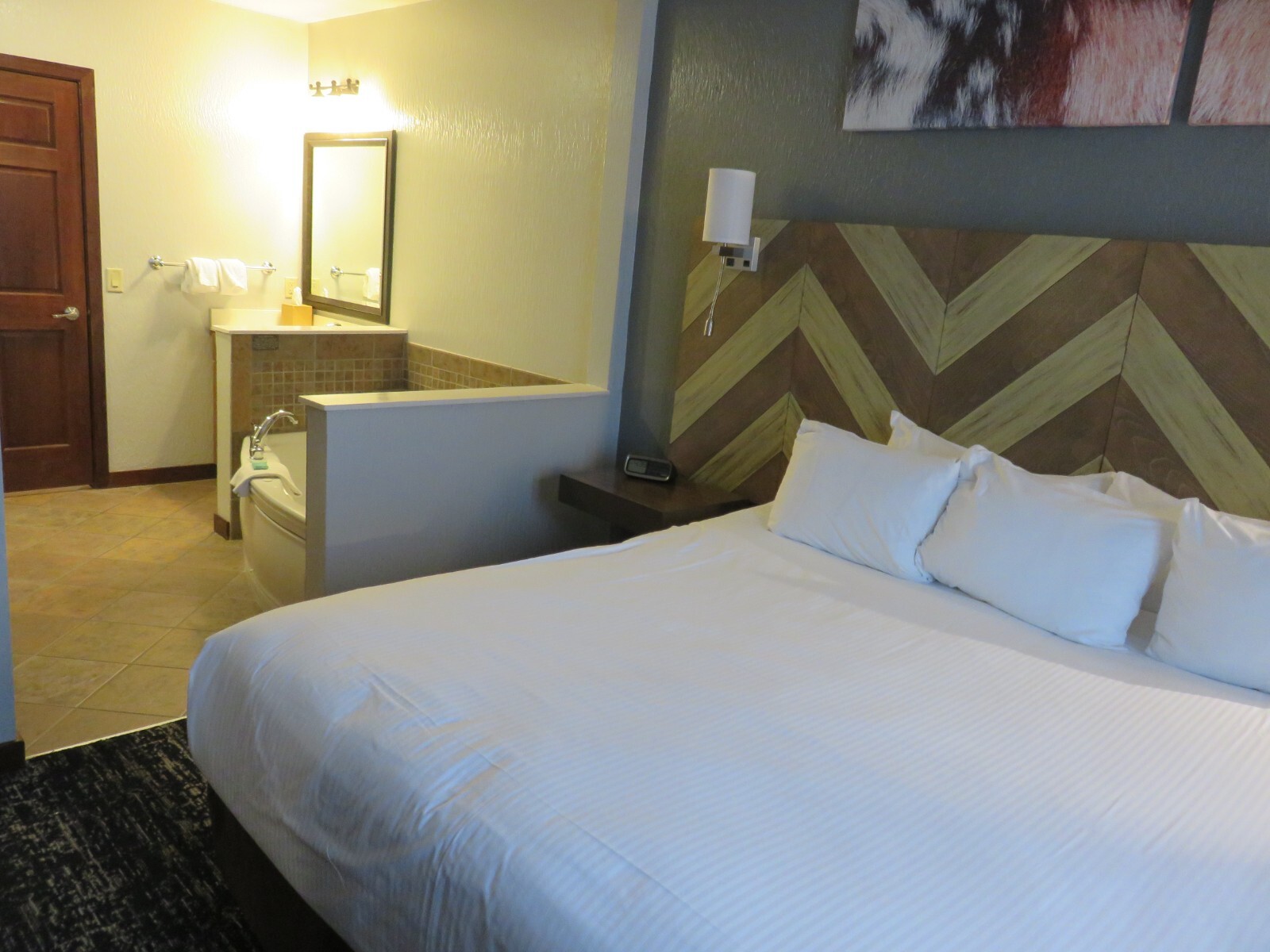 Wyndham Glacier Canyon, Wisc Dells, 4BR presidential, 3nts, April 21-24