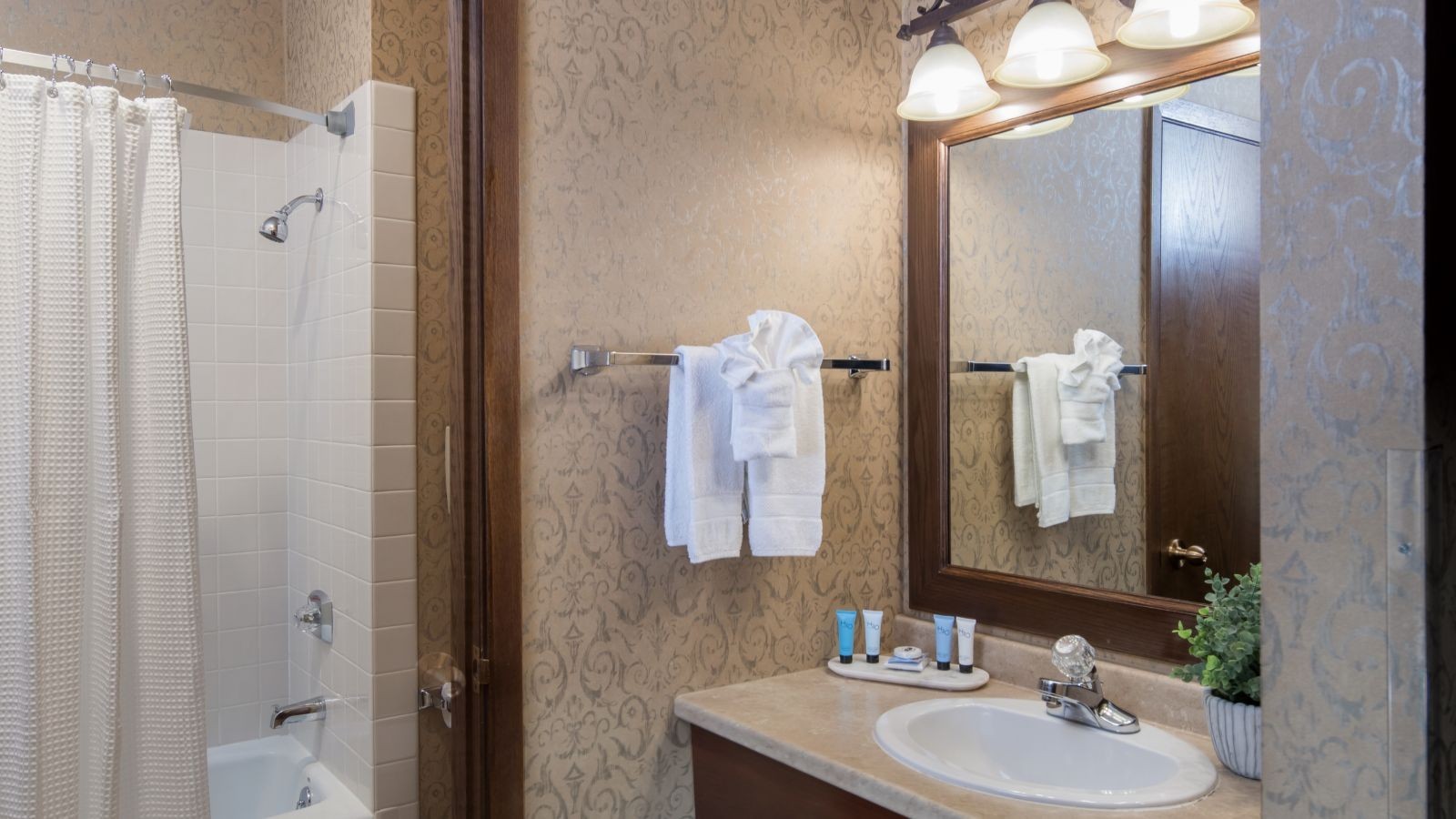 Grand Gateway Hotel ~SD~ 1 King Bed or 2 Queen Beds Guestroom – Price Per Night