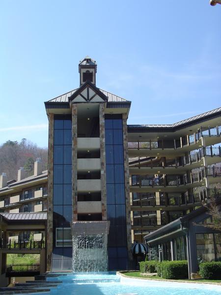 GATLINBURG TOWN SQUARE, JULY 3-10, 3 BEDROOM PENTHOUSE SLEEP 8, 4TH OF JULY