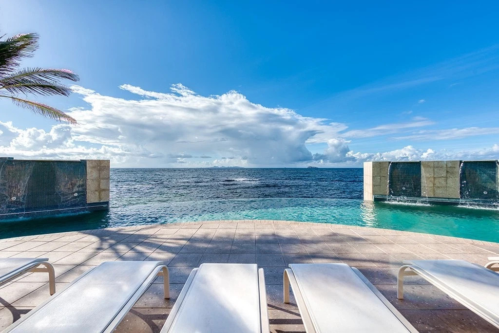 Oyster Bay Beach Resort ~ St Maarten~ Studio/Sleeps 2 ~ 7Nts AUG/SEPT/OCT 2026