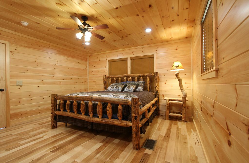 Toledo Bend Lake Cabin – Lakefront, incredible sunsets, fishing, water sports