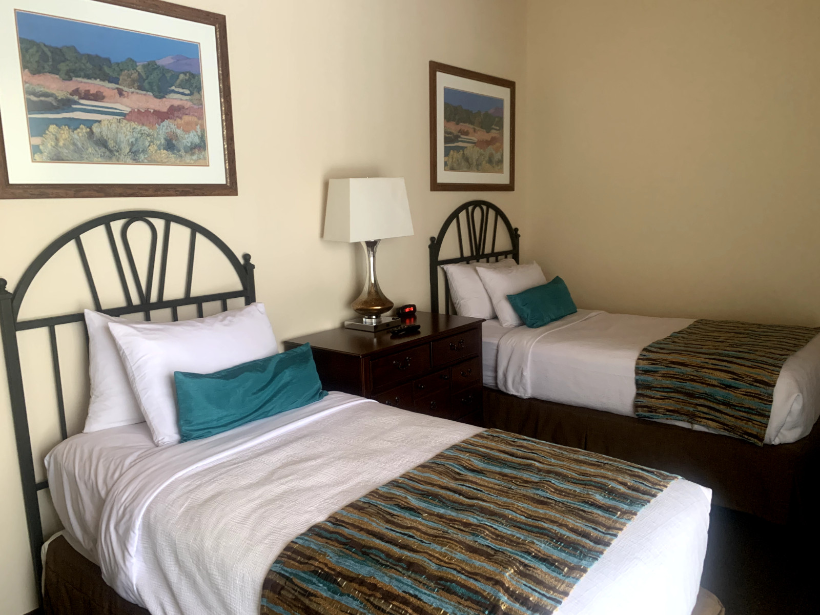 2BR 2-1/2 BA Suite Arroyo Roble Creekside Uptown Sedona AZ (April 12 -19, 2026)
