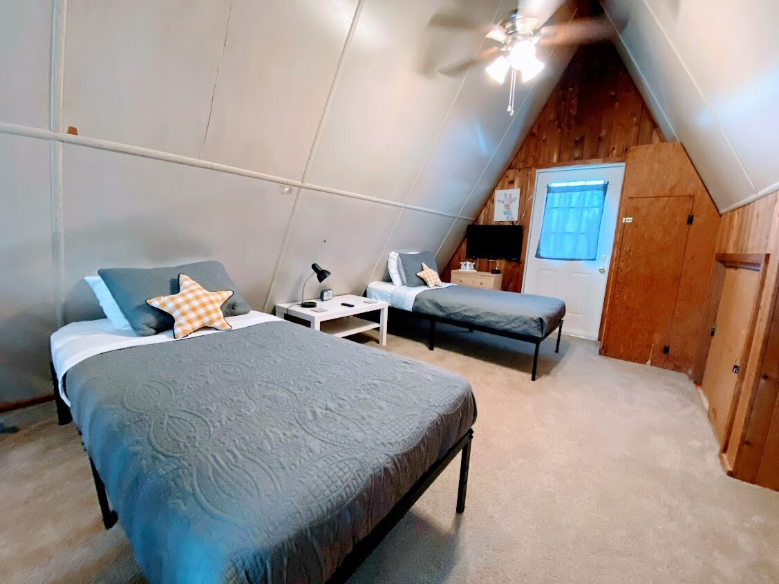 5 Night Stay In Vacation Community on Lake Louisa 25 Mins to Disney!