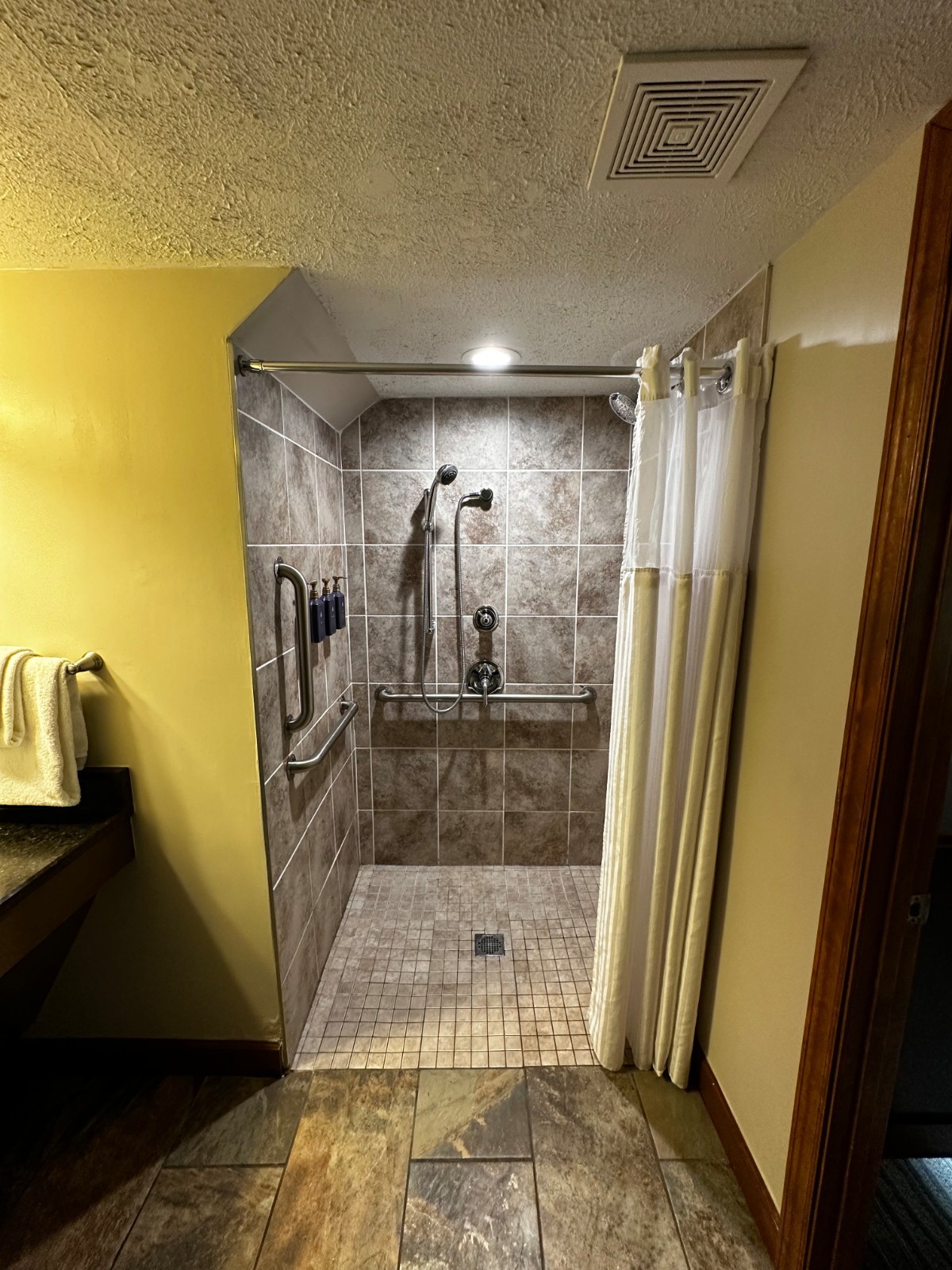 2 bdrm cabin w loft, 4nts, in Gatlinburg, TN at Mountain Loft Resort, JUNE 22-26