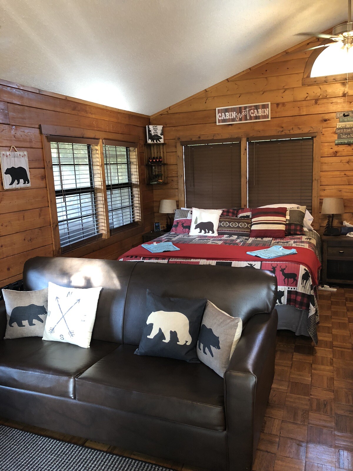 Amazing River View! River Rush- Cozy Riverfront Cabin- 5 Mi to Pigeon Forge