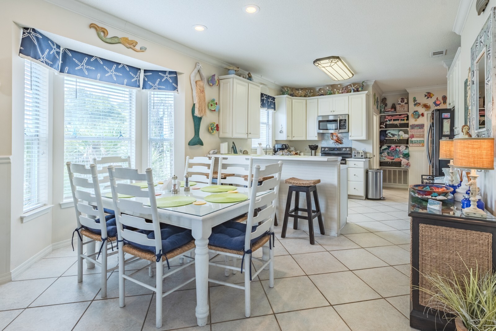 Vacation Rentals Destin FL3 bed, 2 bath private pool golf cart 2 blocks to beach