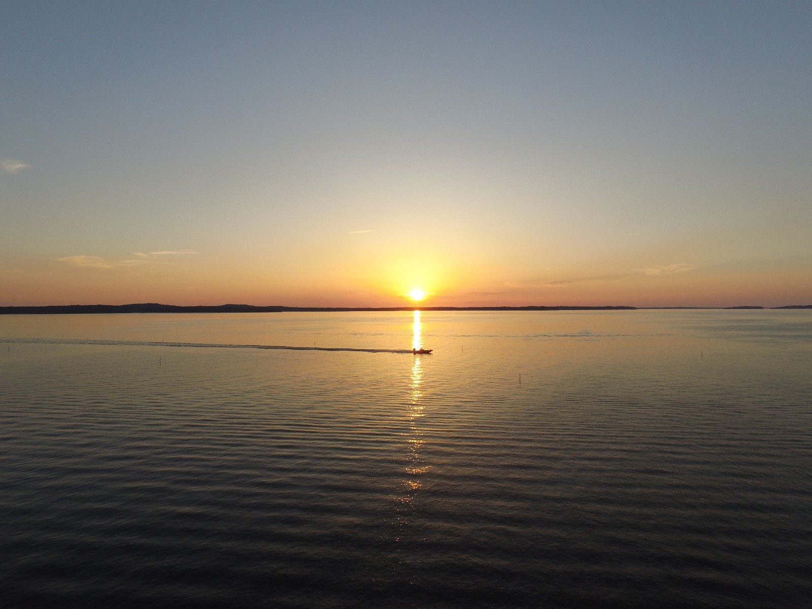 Toledo Bend Lake Cabin – Lakefront, incredible sunsets, fishing, water sports