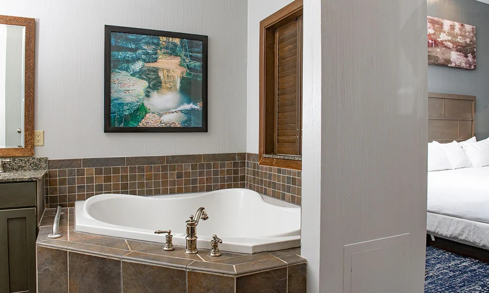 Wyndham Glacier Canyon- Aug 18-21 – 3 bedroom deluxe – Wisvonsin Dells